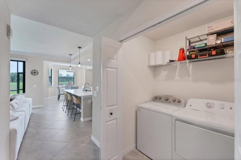 Condo in Bradenton, Florida, 2 bedrooms in LAKEWOOD NATIONAL  № 2135007 - photo 24