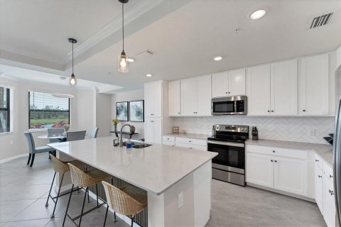 Condo in Bradenton, Florida, 2 bedrooms in LAKEWOOD NATIONAL  № 2135007 - photo 7