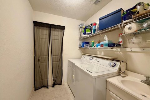 House in Lakeland, Florida 3 bedrooms, 193.33 sq.m. № 2220669 - photo 13
