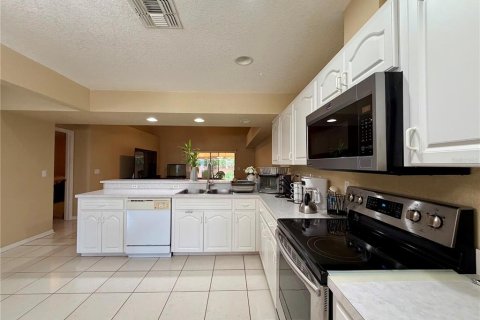 House in Lakeland, Florida 3 bedrooms, 193.33 sq.m. № 2220669 - photo 3