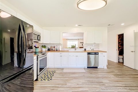Townhouse in Orlando, Florida 2 bedrooms, 145.86 sq.m. № 2218845 - photo 23