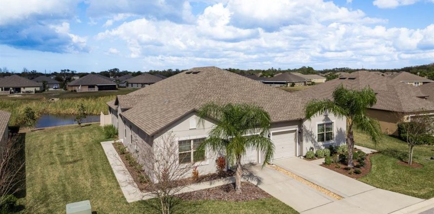 House in Hudson, Florida 3 bedrooms, 141.3 sq.m. № 2106964