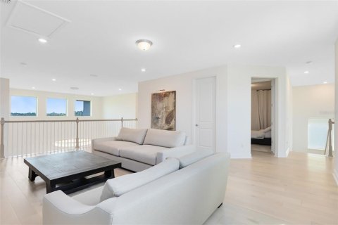 House in Winter Garden, Florida 4 bedrooms, 399.39 sq.m. № 1851750 - photo 27
