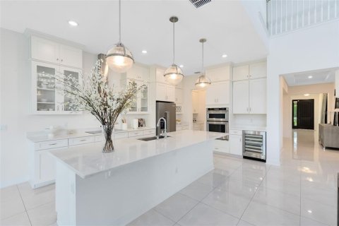 House in Winter Garden, Florida 4 bedrooms, 399.39 sq.m. № 1851750 - photo 16