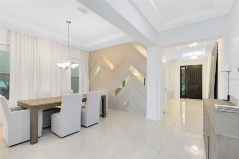House in Winter Garden, Florida 4 bedrooms, 399.39 sq.m. № 1851750 - photo 6
