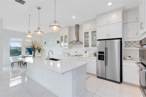 House in Winter Garden, Florida 4 bedrooms, 399.39 sq.m. № 1851750 - photo 17