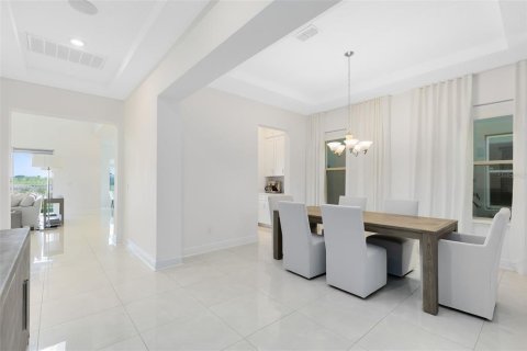 House in Winter Garden, Florida 4 bedrooms, 399.39 sq.m. № 1851750 - photo 7