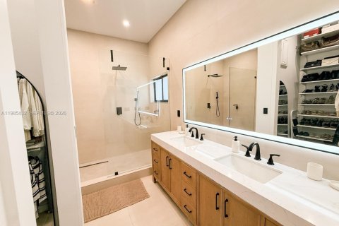 Купить виллу или дом в Саут-Майами, Флорида 4 спальни, 205.41м2, № 2049636 - фото 16