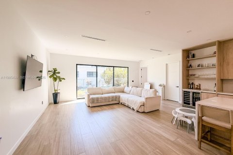 Купить виллу или дом в Саут-Майами, Флорида 4 спальни, 205.41м2, № 2049636 - фото 6