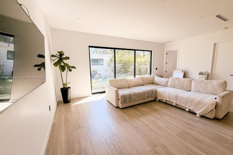 Купить виллу или дом в Саут-Майами, Флорида 4 спальни, 205.41м2, № 2049636 - фото 11