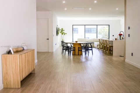 Купить виллу или дом в Саут-Майами, Флорида 4 спальни, 205.41м2, № 2049636 - фото 2