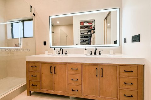 Купить виллу или дом в Саут-Майами, Флорида 4 спальни, 205.41м2, № 2049636 - фото 17