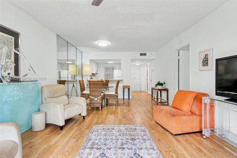 Condominio en Hollywood, Florida, 1 dormitorio  № 2056590