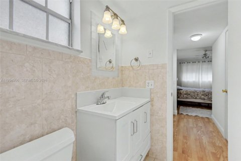 Condo in Hollywood, Florida, 1 bedroom  № 2056590 - photo 23