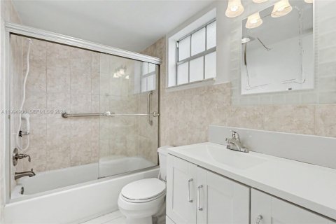 Condo in Hollywood, Florida, 1 bedroom  № 2056590 - photo 22