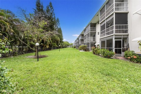 Condo in Hollywood, Florida, 1 bedroom  № 2056590 - photo 26