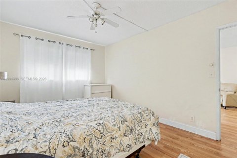 Condo in Hollywood, Florida, 1 bedroom  № 2056590 - photo 19