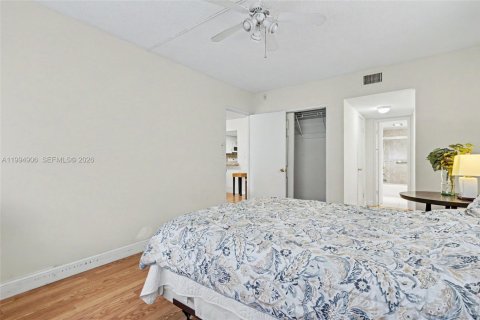 Condo in Hollywood, Florida, 1 bedroom  № 2056590 - photo 20
