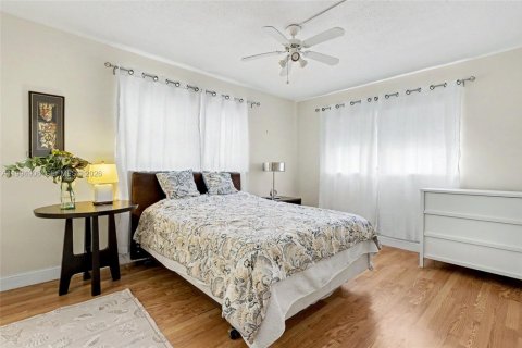Condo in Hollywood, Florida, 1 bedroom  № 2056590 - photo 17