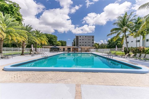Condo in Hollywood, Florida, 1 bedroom  № 2056590 - photo 29