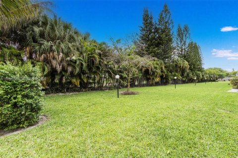 Condo in Hollywood, Florida, 1 bedroom  № 2056590 - photo 27