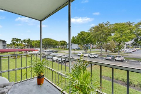 Condo in Hollywood, Florida, 1 bedroom  № 2056590 - photo 24