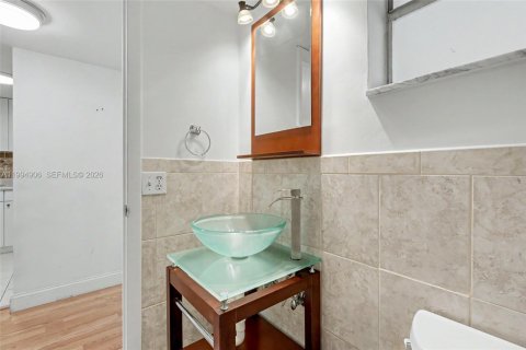 Condo in Hollywood, Florida, 1 bedroom  № 2056590 - photo 10