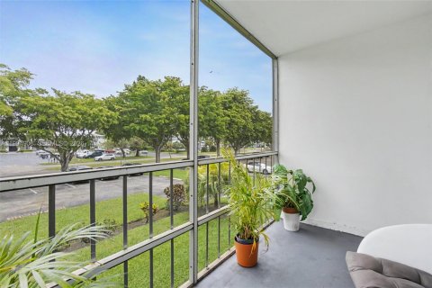 Condo in Hollywood, Florida, 1 bedroom  № 2056590 - photo 25