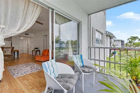 Condo in Hollywood, Florida, 1 bedroom  № 2056590 - photo 3
