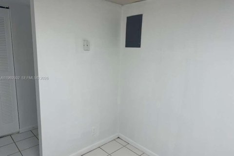 Condominio en venta en West Palm Beach, Florida, 1 dormitorio, 65.4 m2 № 2030321 - foto 2