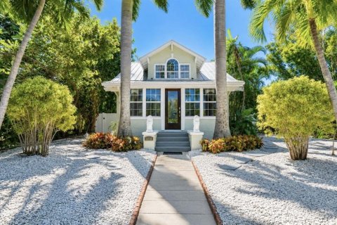 House in Saint Pete Beach, Florida 4 bedrooms, 231.14 sq.m. № 2096195
