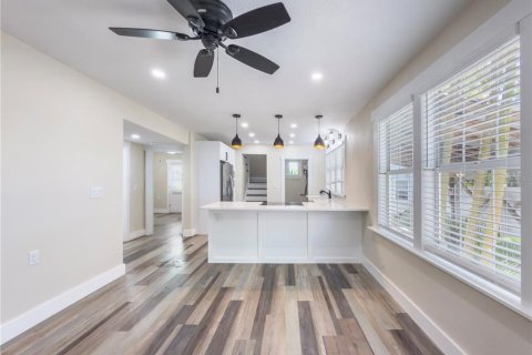 House in Saint Pete Beach, Florida 4 bedrooms, 231.14 sq.m. № 2096195 - photo 15