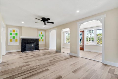 House in Saint Pete Beach, Florida 4 bedrooms, 231.14 sq.m. № 2096195 - photo 19