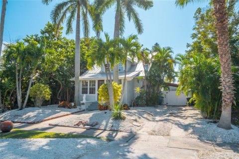 House in Saint Pete Beach, Florida 4 bedrooms, 231.14 sq.m. № 2096195 - photo 5