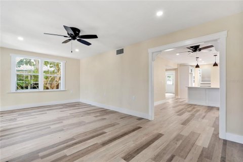 House in Saint Pete Beach, Florida 4 bedrooms, 231.14 sq.m. № 2096195 - photo 16