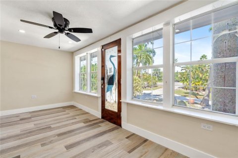 House in Saint Pete Beach, Florida 4 bedrooms, 231.14 sq.m. № 2096195 - photo 17