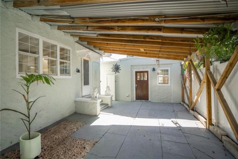 House in Saint Pete Beach, Florida 4 bedrooms, 231.14 sq.m. № 2096195 - photo 8