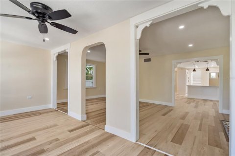 House in Saint Pete Beach, Florida 4 bedrooms, 231.14 sq.m. № 2096195 - photo 18