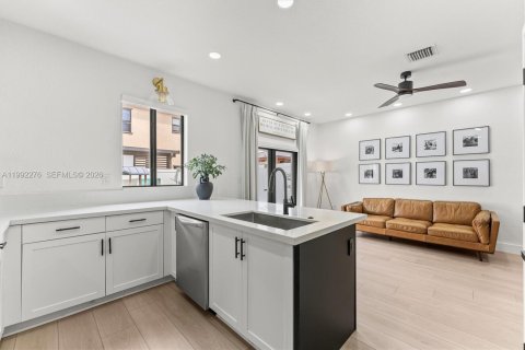 Купить таунхаус в Хайалиа, Флорида 3 спальни, 153.29м2, № 2059311 - фото 13