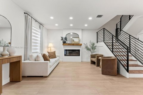 Купить таунхаус в Хайалиа, Флорида 3 спальни, 153.29м2, № 2059311 - фото 1