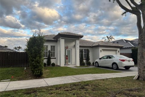 House in Miami, Florida 3 bedrooms, 195.09 sq.m. № 2182468 - photo 2