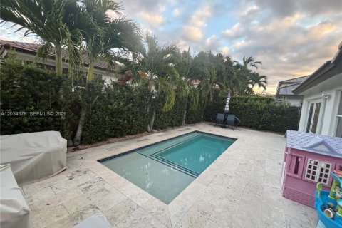 House in Miami, Florida 3 bedrooms, 195.09 sq.m. № 2182468 - photo 5