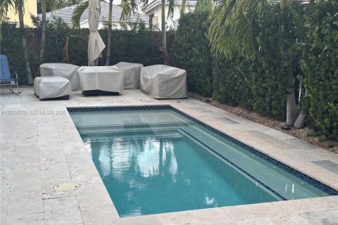 House in Miami, Florida 3 bedrooms, 195.09 sq.m. № 2182468