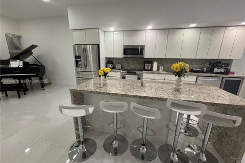 House in Miami, Florida 3 bedrooms, 195.09 sq.m. № 2182468 - photo 11