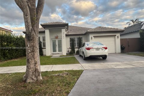 House in Miami, Florida 3 bedrooms, 195.09 sq.m. № 2182468 - photo 18