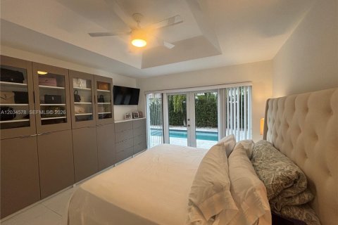 House in Miami, Florida 3 bedrooms, 195.09 sq.m. № 2182468 - photo 6