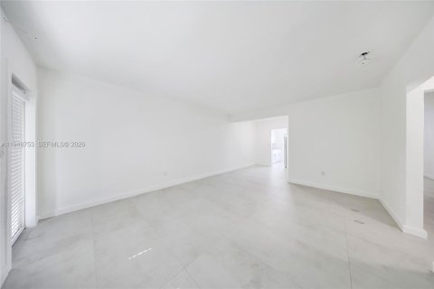 Снять в аренду квартиру в Майами-Бич, Флорида 1 спальня, 65.03м2, № 2004817 - фото 12