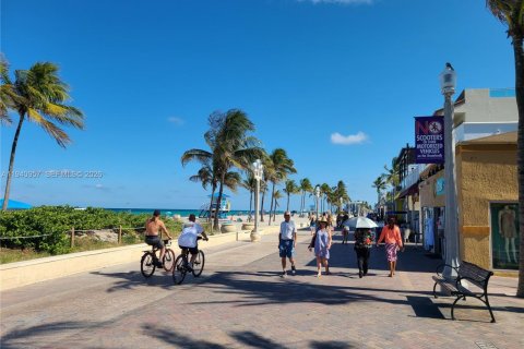 Кондоминиум с 1 спальней в Холливуд, Флорида № 1998067