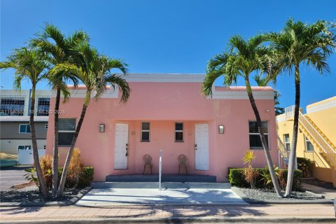 Снять в аренду кондоминиум в Холливуд, Флорида 1 спальня, 553.05м2, № 1998067 - фото 2