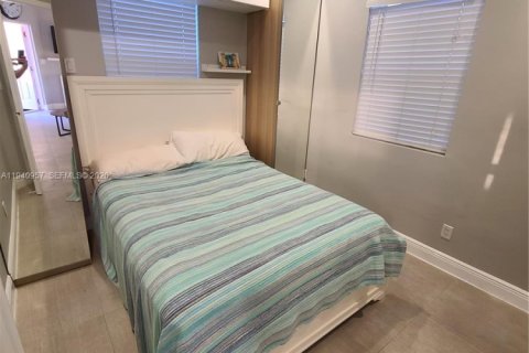 Снять в аренду кондоминиум в Холливуд, Флорида 1 спальня, 553.05м2, № 1998067 - фото 5